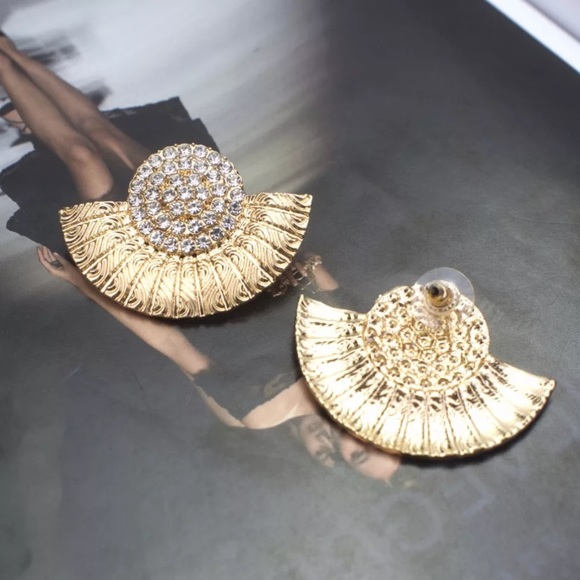 Fan shaped Alloy Rhinestone Vintage Stud Earrings - Picture 2 of 4